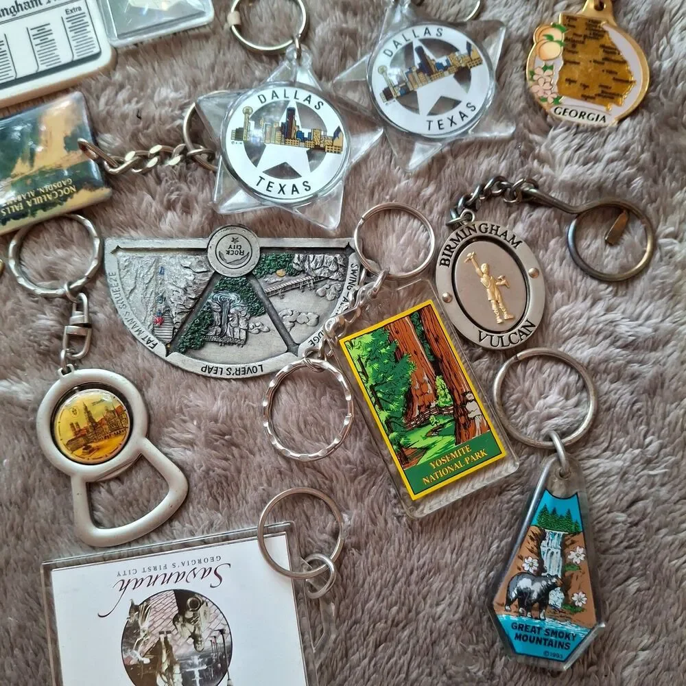 26 Vintage Southern USA Travel Souvenirs - Keychains - Alabama, Georgia - 90s